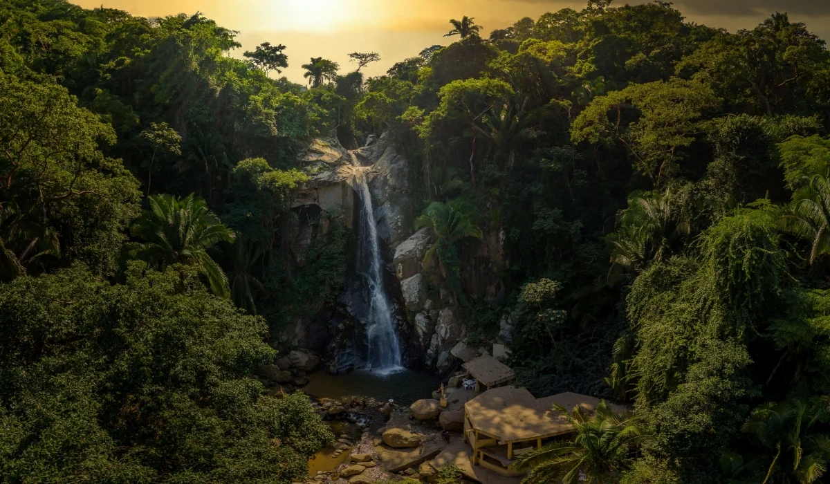 Cascada en la Sierra Madre cerca de Puerto Vallarta