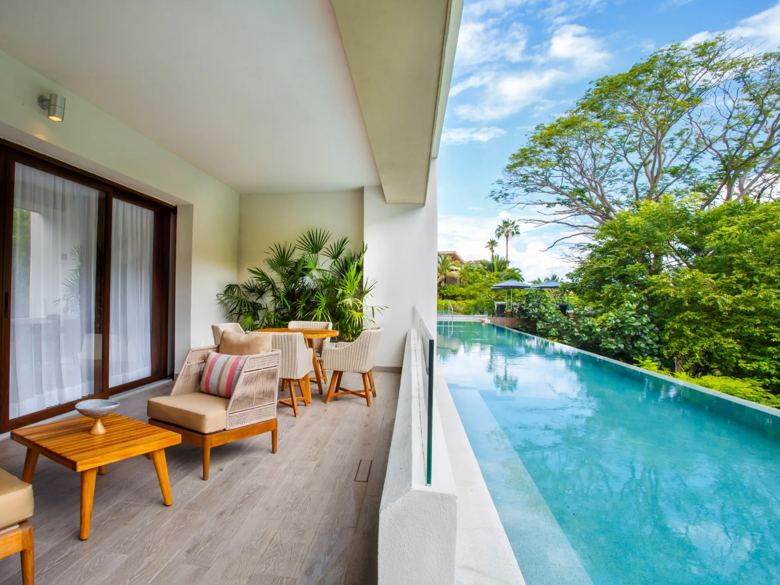 Vista a la selva · Swim-Up
